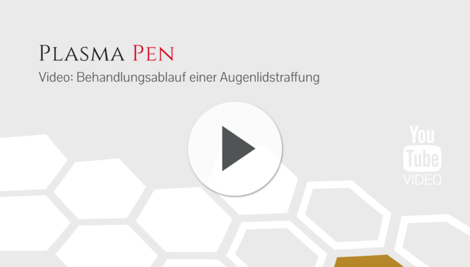 Auf einem hellgrauen Hintergrund liegt eine weiße Wabenstruktur, die geheilten Hautzellen nachempfunden wird. In der Mitte ist ein Icon für das Abspielen des Videos angebracht. Darüber eine Überschrift Plasma Pen, Behandluhngsablauf Augenlidstraffung.